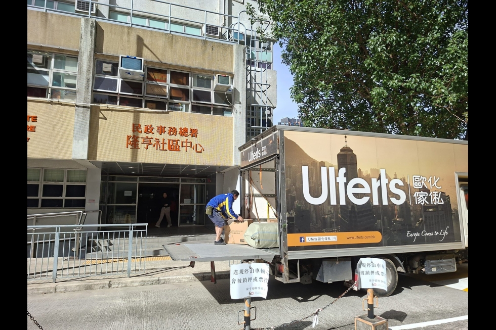 众富集團旗下歐化傢俬於今日向受災居民捐贈全新寢具，以解燃眉之急